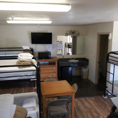 Whitney Portal Hotel And Hostel ローン・パイン エクステリア 写真
