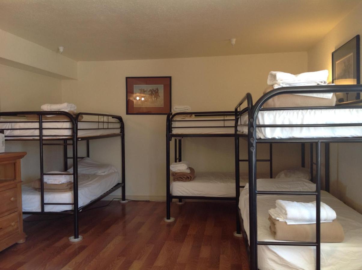 Whitney Portal Hotel And Hostel ローン・パイン エクステリア 写真