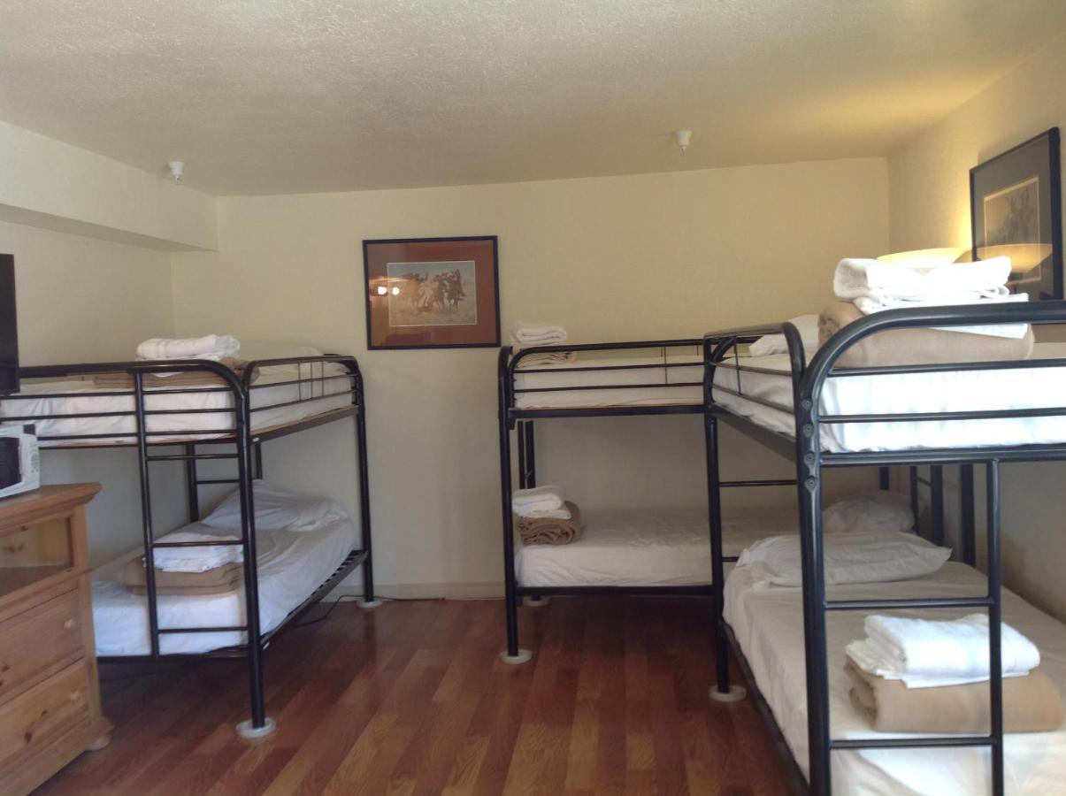 Whitney Portal Hotel And Hostel ローン・パイン エクステリア 写真