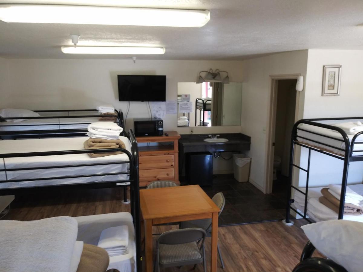Whitney Portal Hotel And Hostel ローン・パイン エクステリア 写真