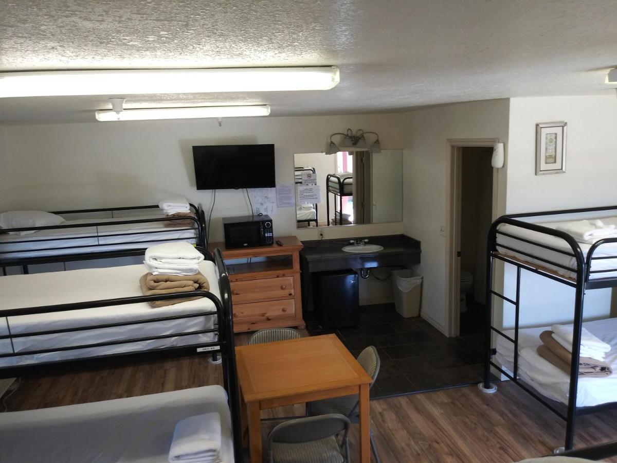 Whitney Portal Hotel And Hostel ローン・パイン エクステリア 写真