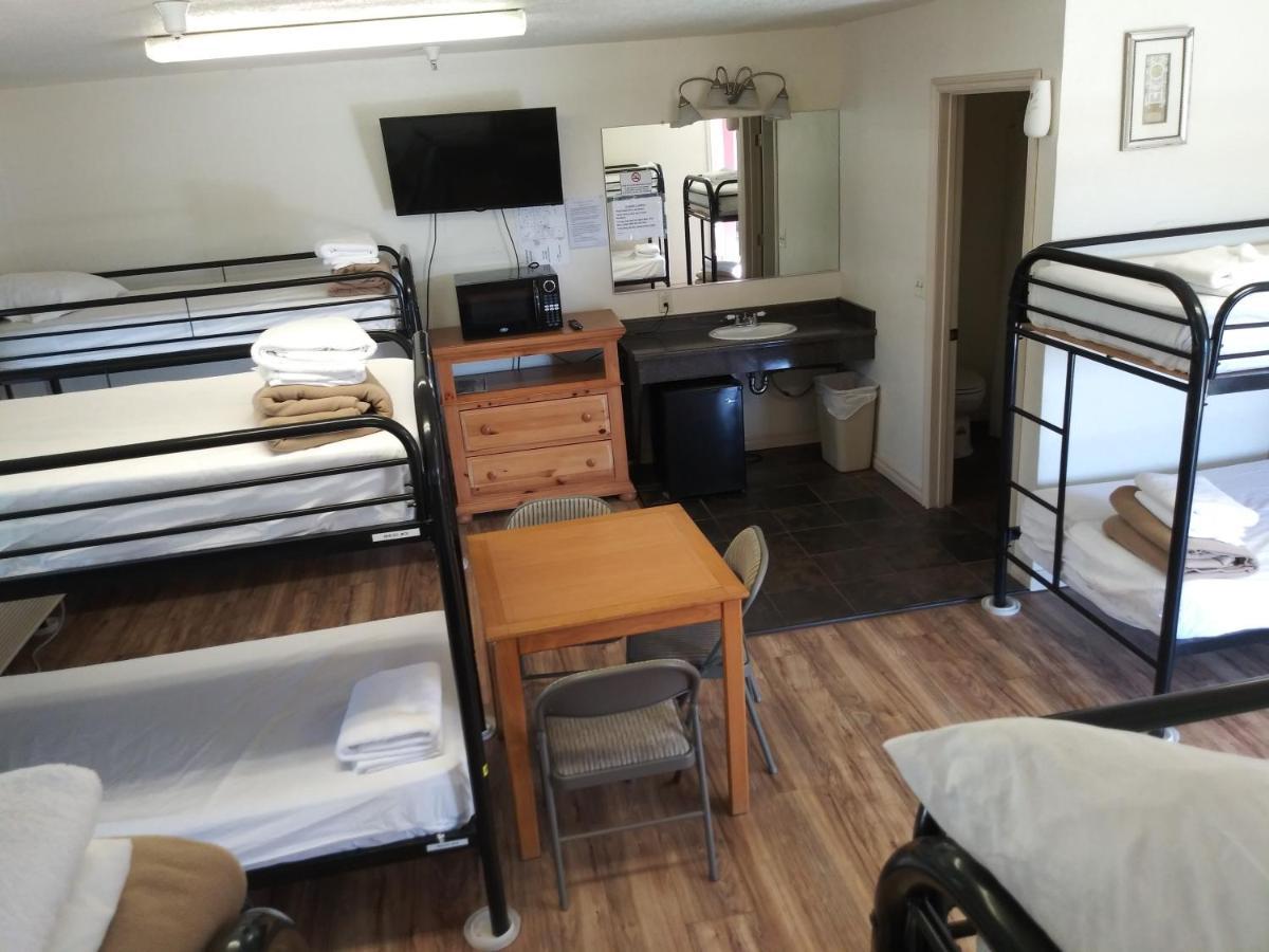 Whitney Portal Hotel And Hostel ローン・パイン エクステリア 写真