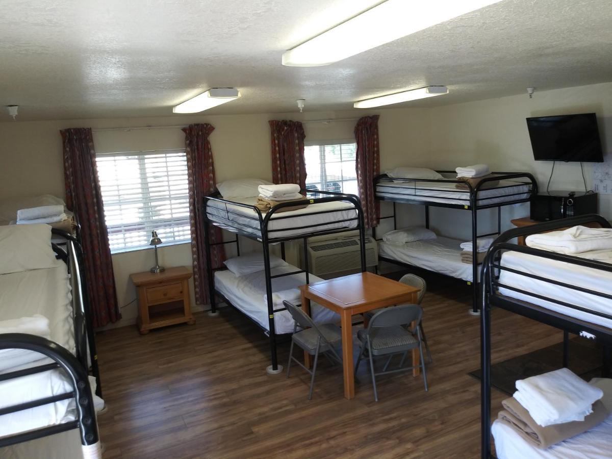Whitney Portal Hotel And Hostel ローン・パイン エクステリア 写真