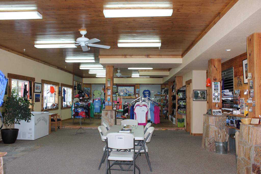 Whitney Portal Hotel And Hostel ローン・パイン エクステリア 写真