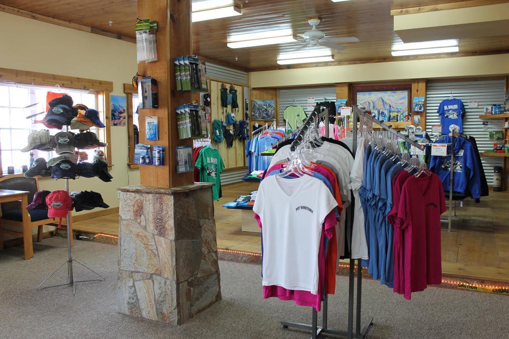 Whitney Portal Hotel And Hostel ローン・パイン エクステリア 写真