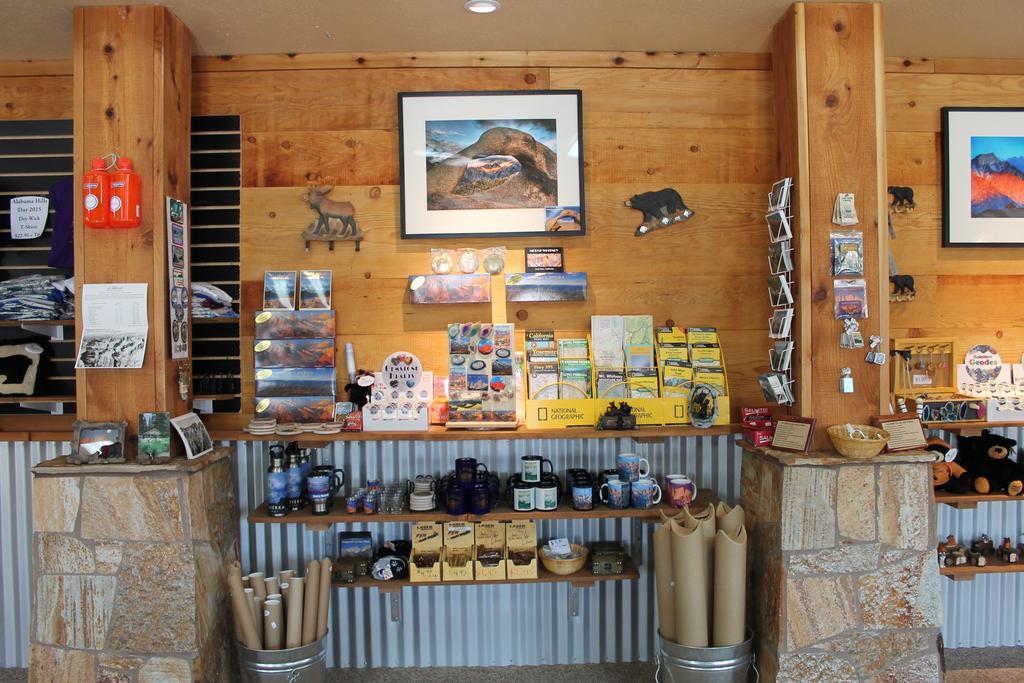 Whitney Portal Hotel And Hostel ローン・パイン エクステリア 写真