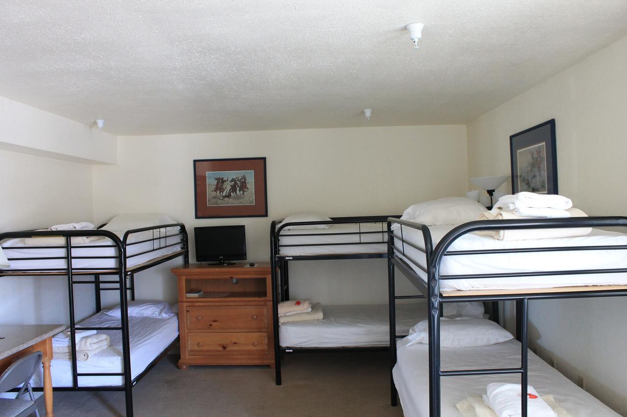 Whitney Portal Hotel And Hostel ローン・パイン エクステリア 写真