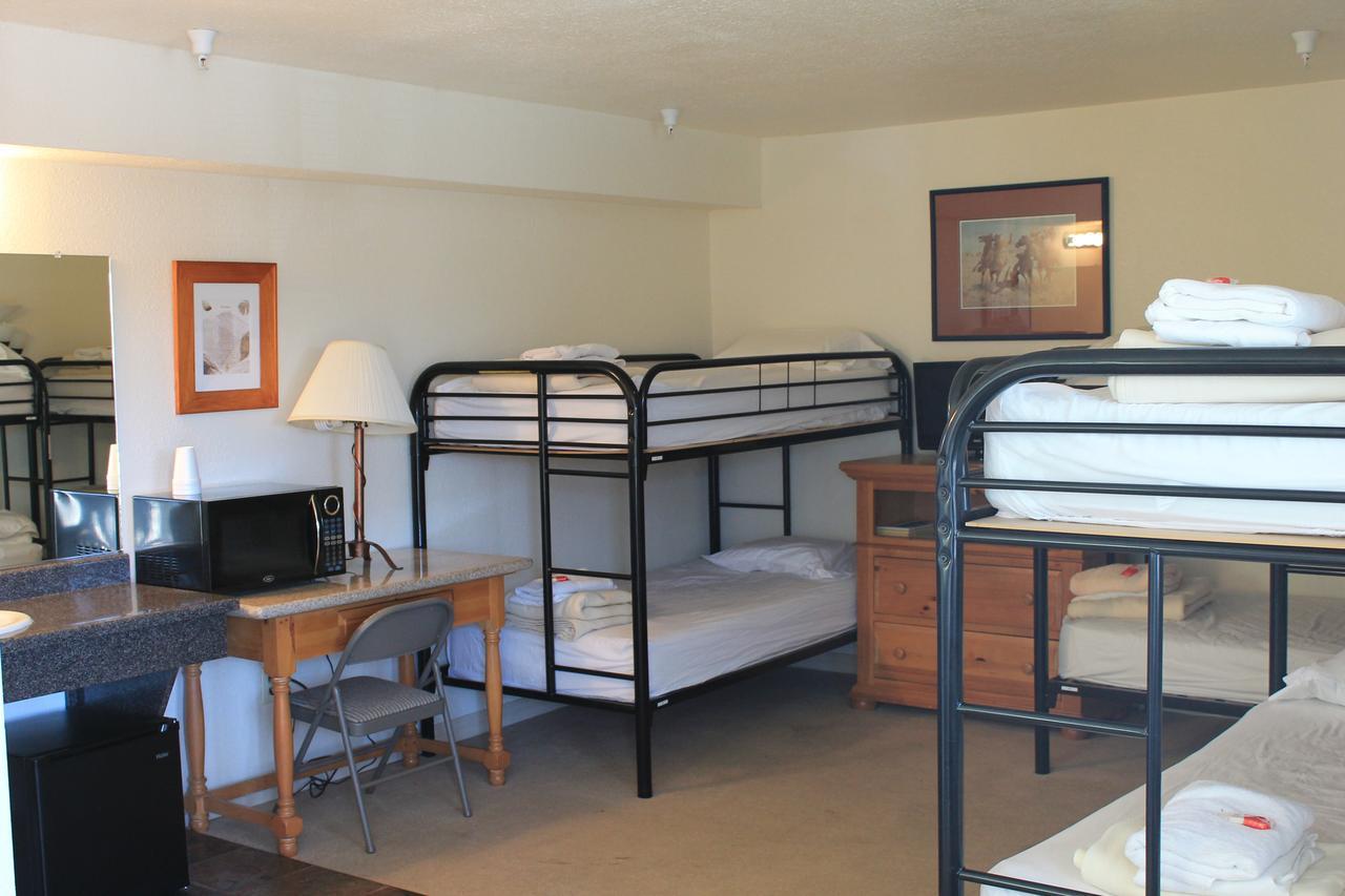 Whitney Portal Hotel And Hostel ローン・パイン エクステリア 写真