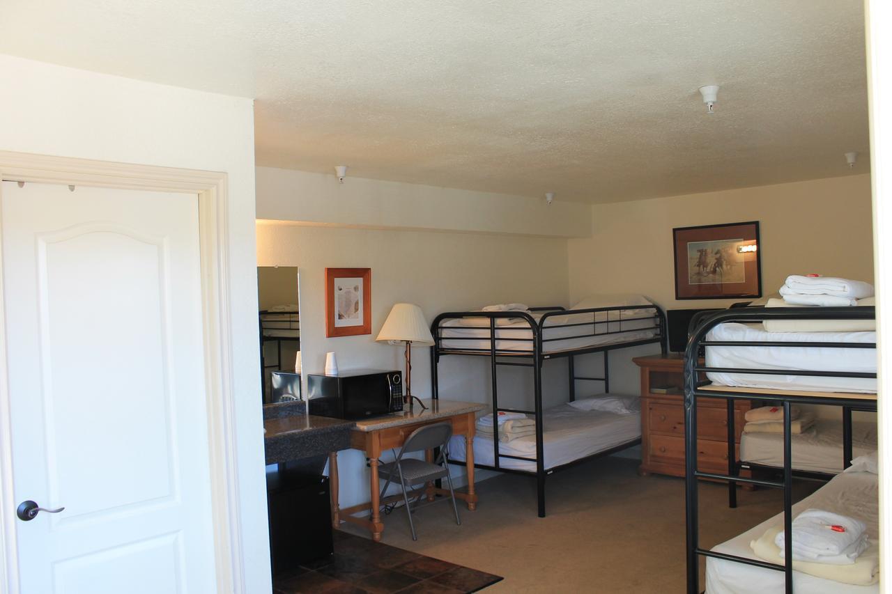 Whitney Portal Hotel And Hostel ローン・パイン エクステリア 写真