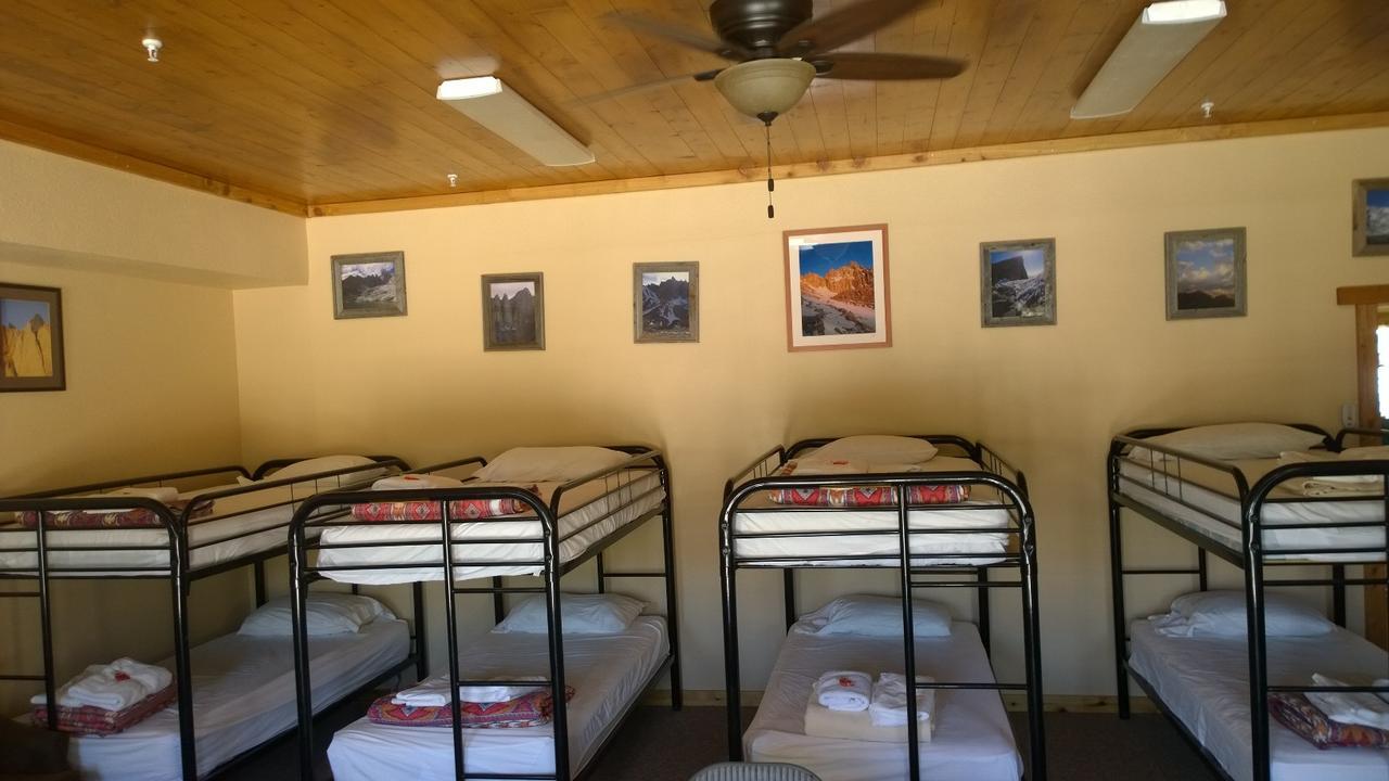Whitney Portal Hotel And Hostel ローン・パイン エクステリア 写真