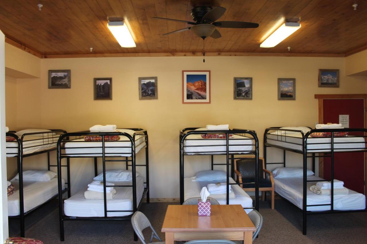 Whitney Portal Hotel And Hostel ローン・パイン 部屋 写真
